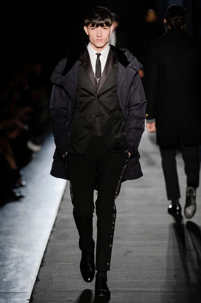 Look 25